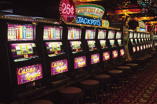 qq1121 platform interface showing live-dealer tables and sportsbook markets